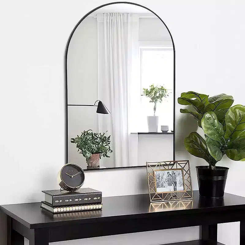 Miroir de salle de bain mural arqué encadré en métal noir 20x30 pouces.